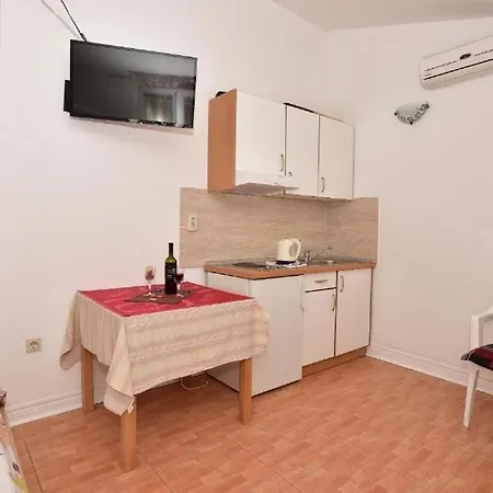 Апартаменты With Parking Space - 24785 Макарска