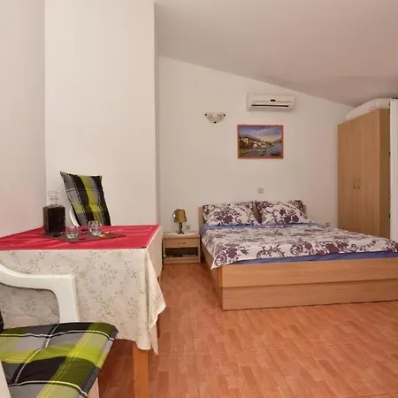 Апартаменты With Parking Space - 24785 Макарска